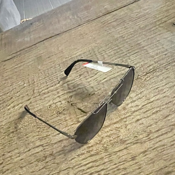 Rag & Bone Polygonal Aviator Sunglasses in Black. - Picture 6 of 10